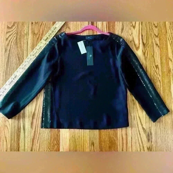 NWT - BANANA REPUBLIC MONOGRAM - Black Blouse with Sequin Accent. Size Small - Picture 1 of 10
